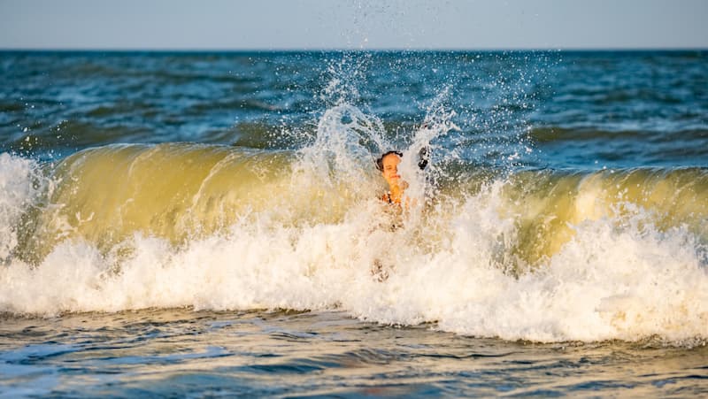 ocean-wave-and-kid